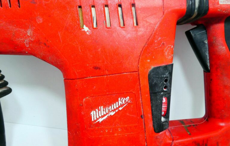 MŁOT KUJĄCY MILWAUKEE PHE 40 SQ