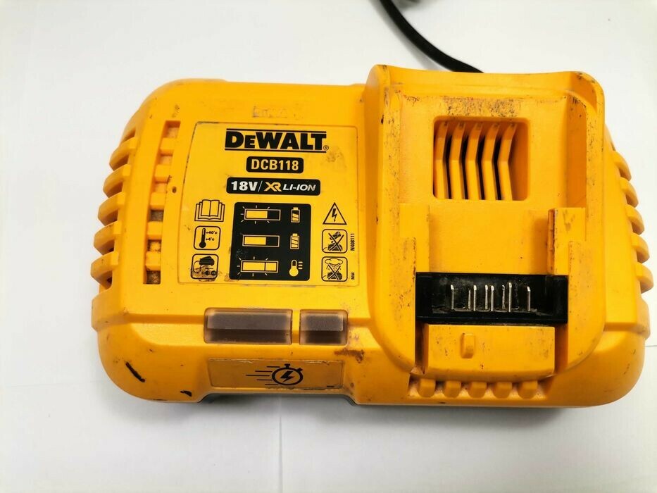 zakretarka-dewalt-dcf885-akumulator-zestaw-zasilanie-akumulatorowe