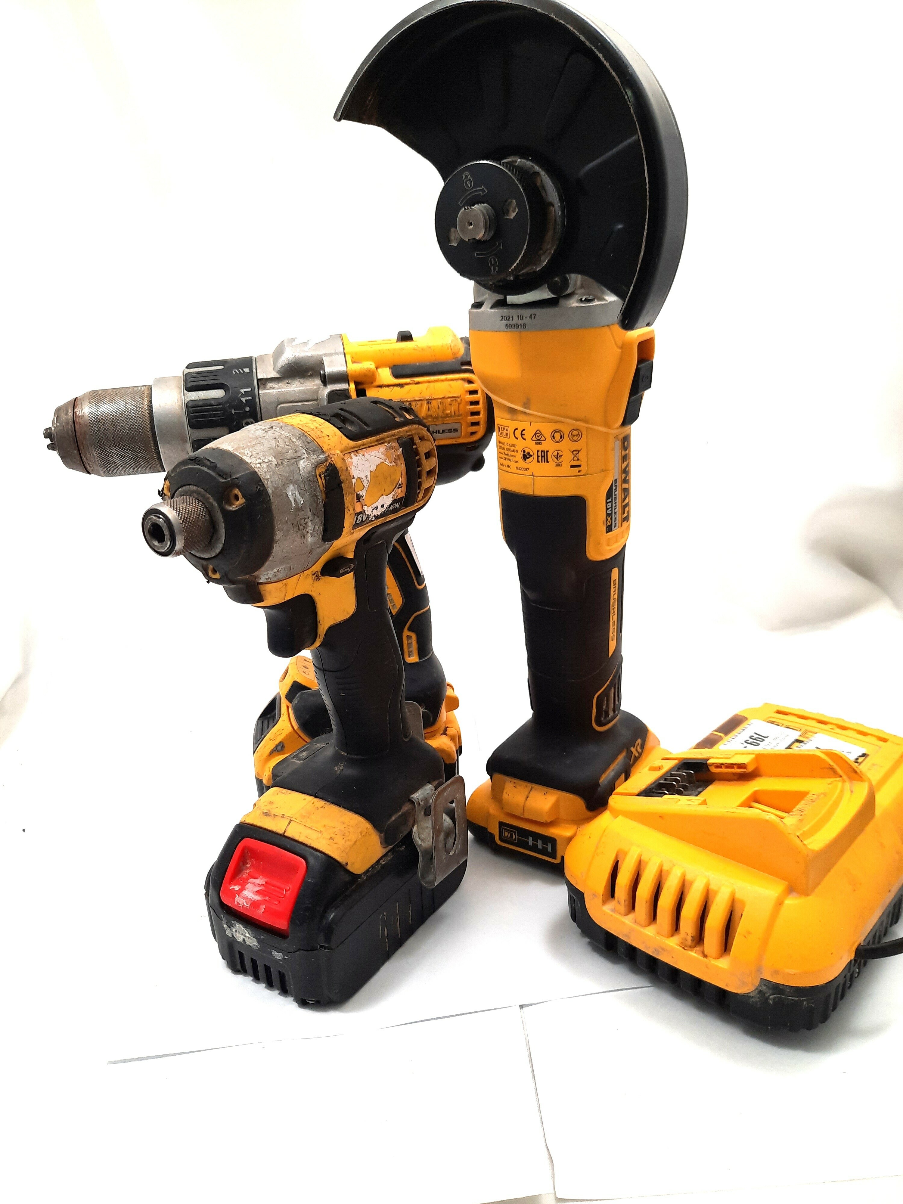 zakretarka-dewalt-dcf885-akumulator-zestaw-armii-krajowej-1a-goldap