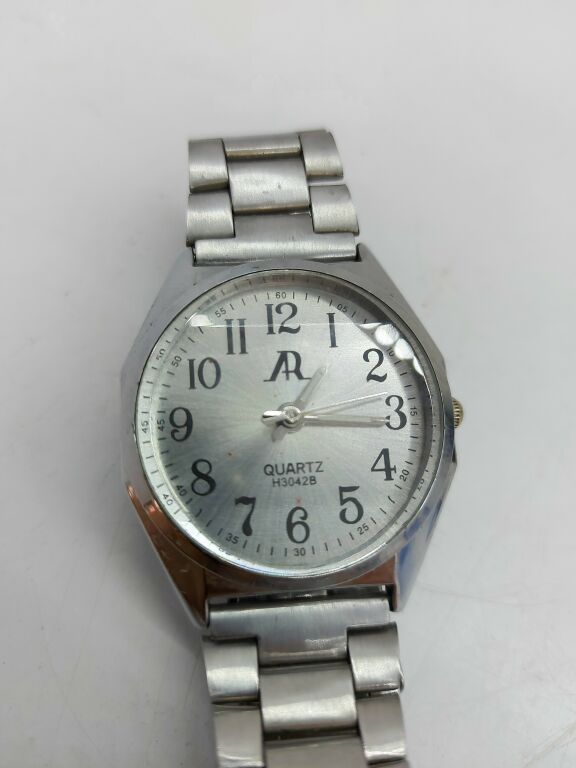 ZEGAREK QUARTZ  BRAK BATERII