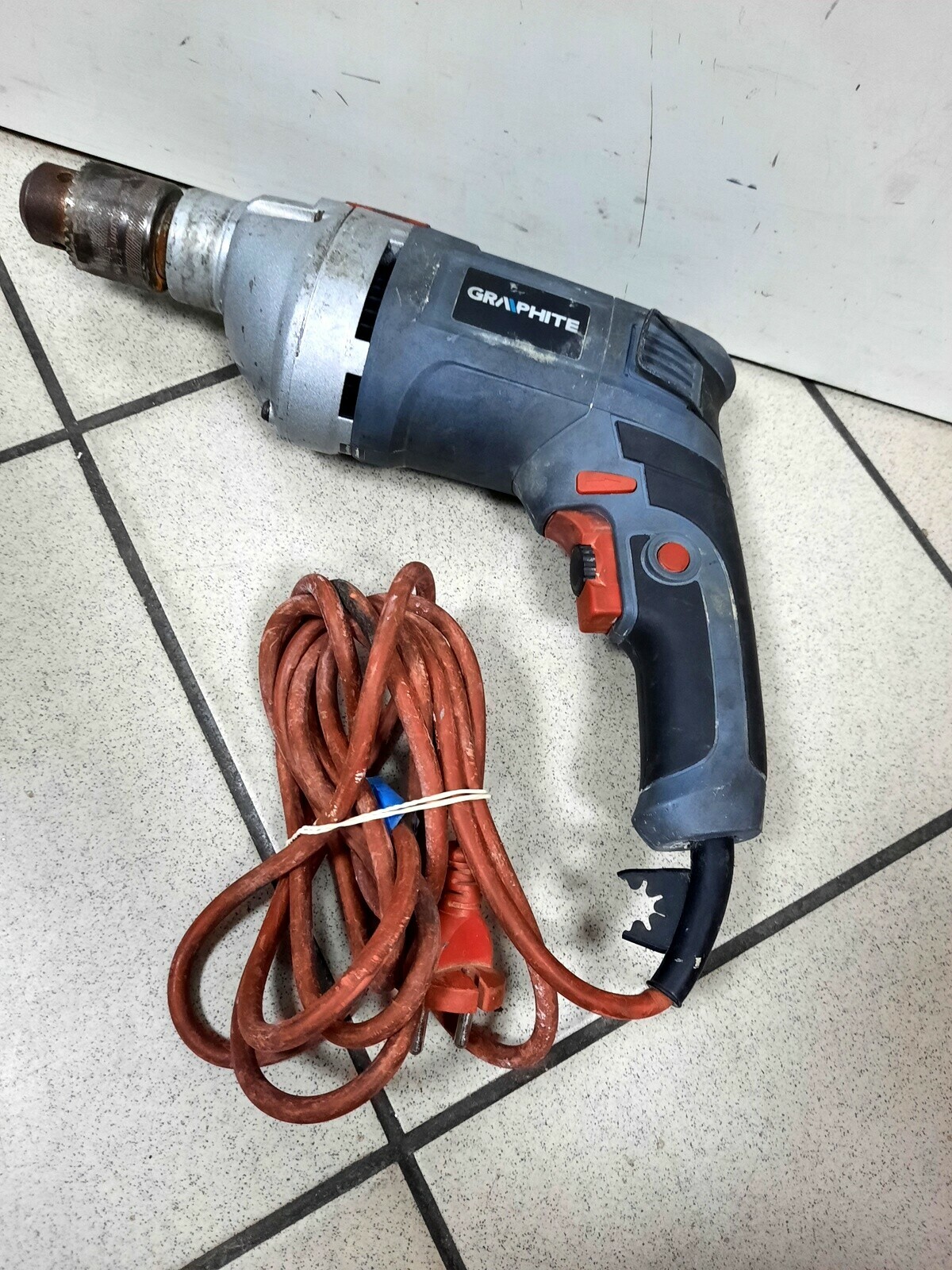 wiertarka-udarowa-graphite-58g738-850w-rynek-4-chodziez