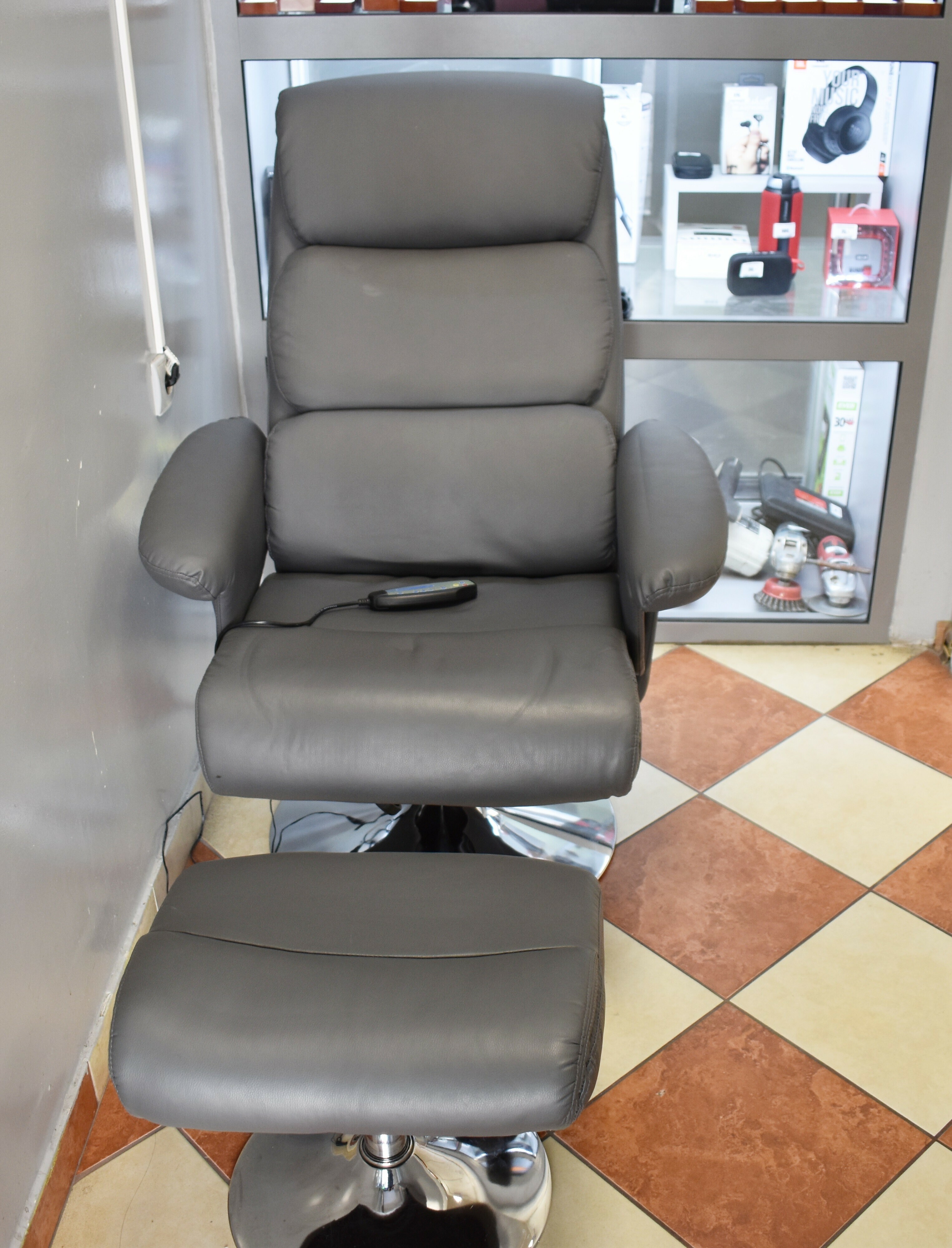 fotel-z-masazerem-pilotpodnozek-ean-1234567890128