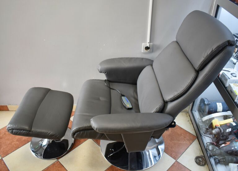 FOTEL Z MASAŻEREM +PILOT+PODNÓŻEK