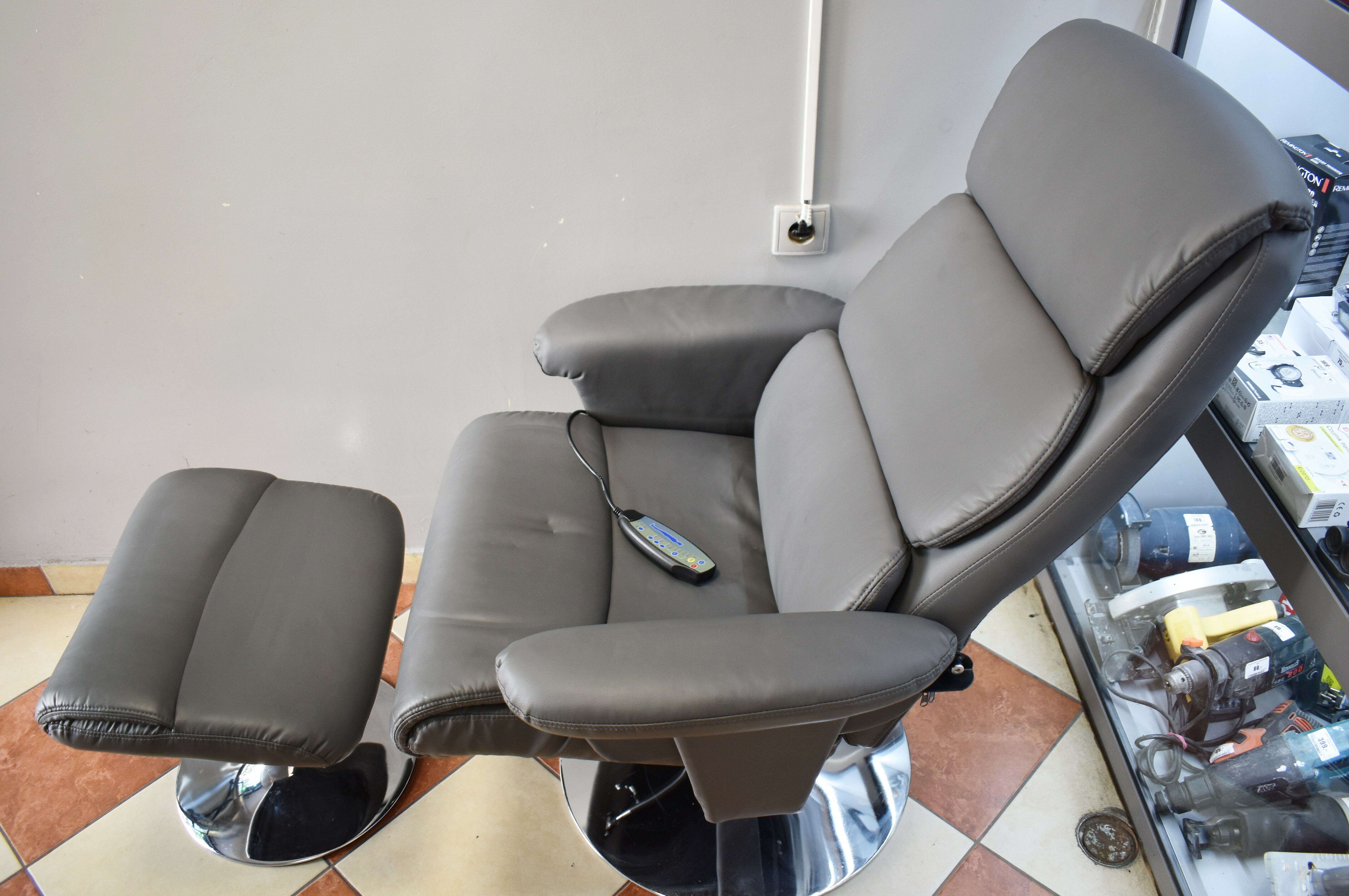 fotel-z-masazerem-pilotpodnozek-jagiellonska-11-warszawa