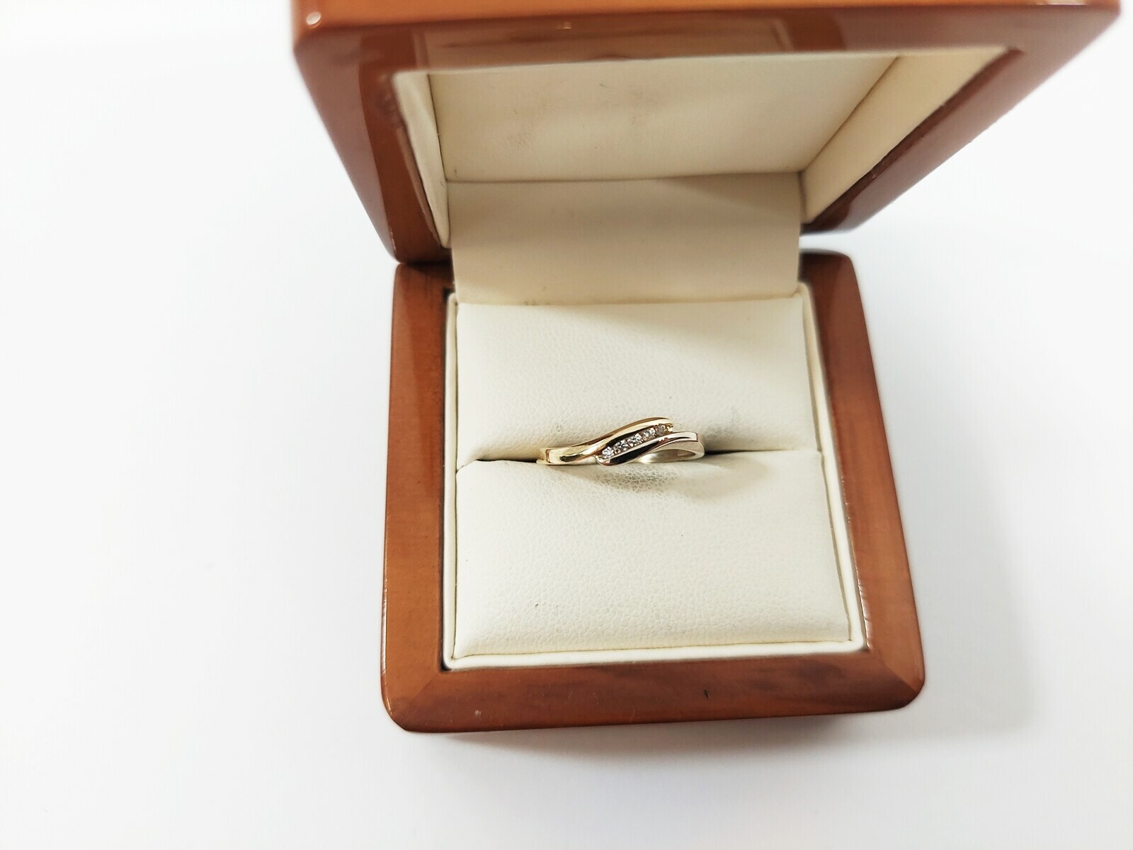 boski-zloty-pierscionek-z-diamentami-585-r12-material-zloto