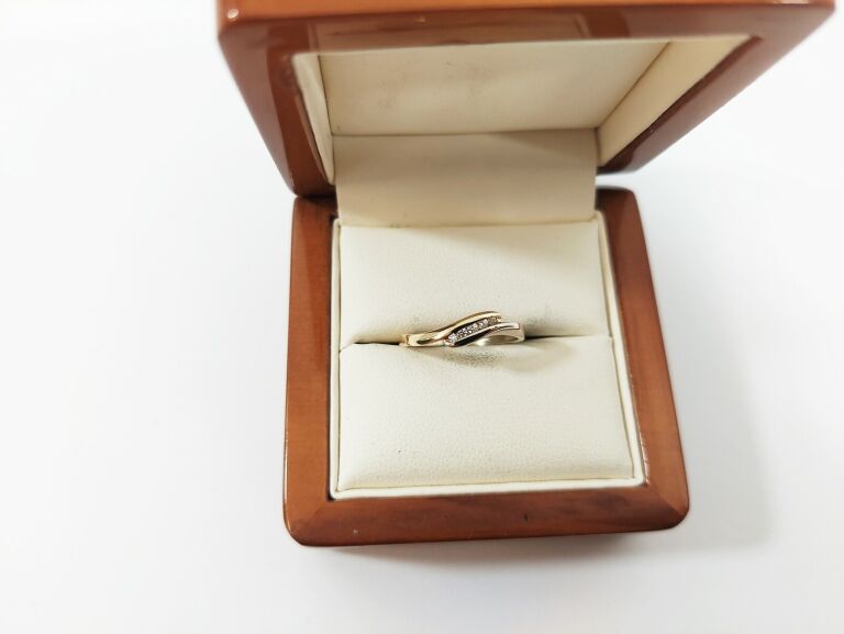 boski-zloty-pierscionek-z-diamentami-585-r12-material-zloto