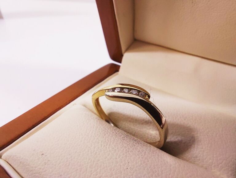 boski-zloty-pierscionek-z-diamentami-585-r12-kamien-diament