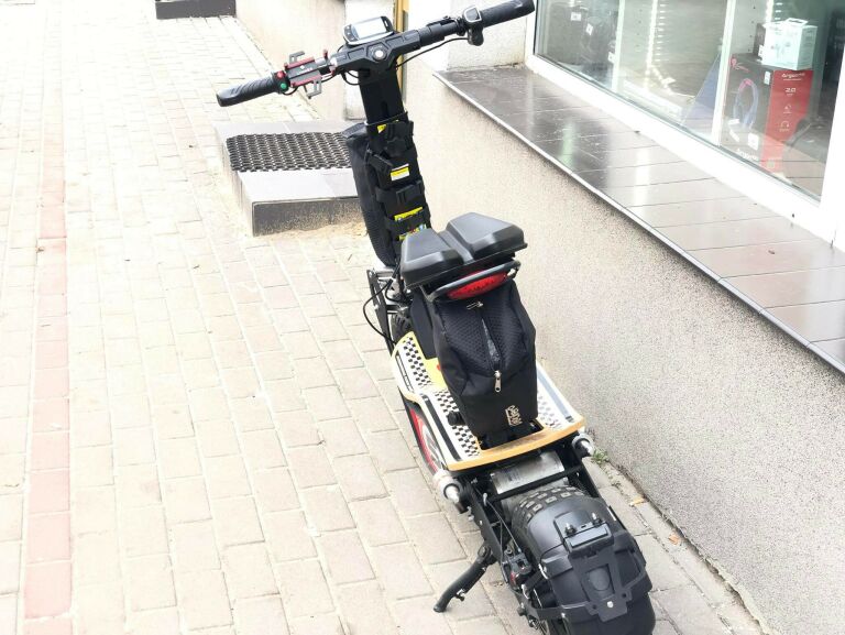 VELOCIFERO MAD 810W HULAJNOGA ELEKTRYCZNA