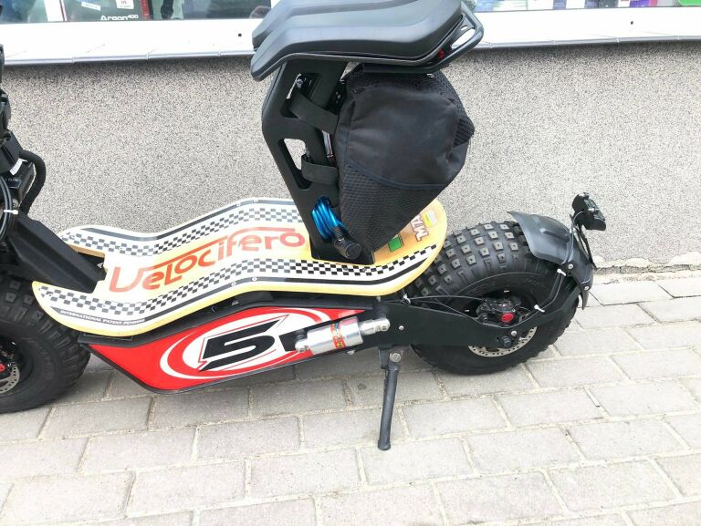 VELOCIFERO MAD 810W HULAJNOGA ELEKTRYCZNA