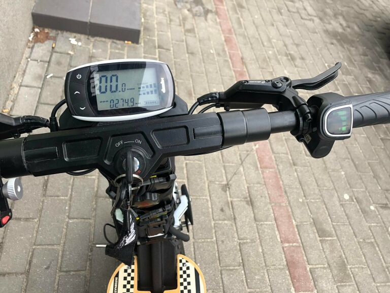 VELOCIFERO MAD 810W HULAJNOGA ELEKTRYCZNA