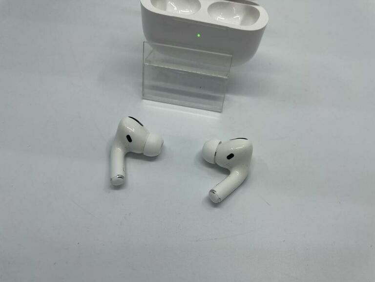SŁUCHAWKI AIRPODS PRO, KABEL USB