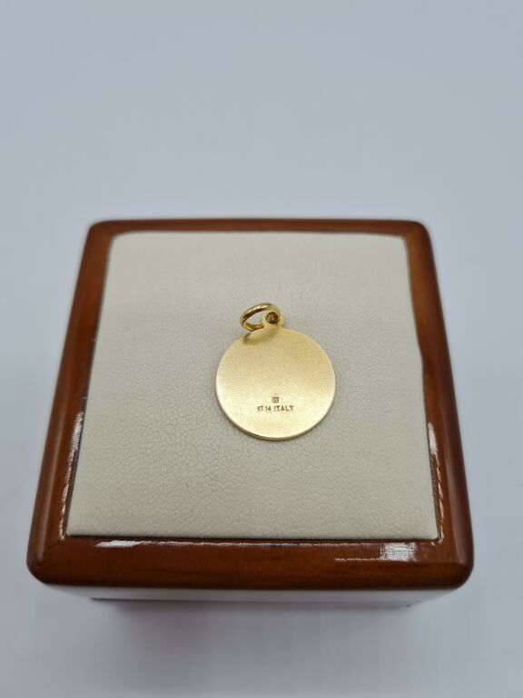 medalik-matka-boska-p585-257g-stan-uzywany