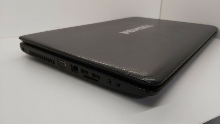 LAPTOP TOSHIBA SATELITE C675 - INTEL I3/2GB/500GB