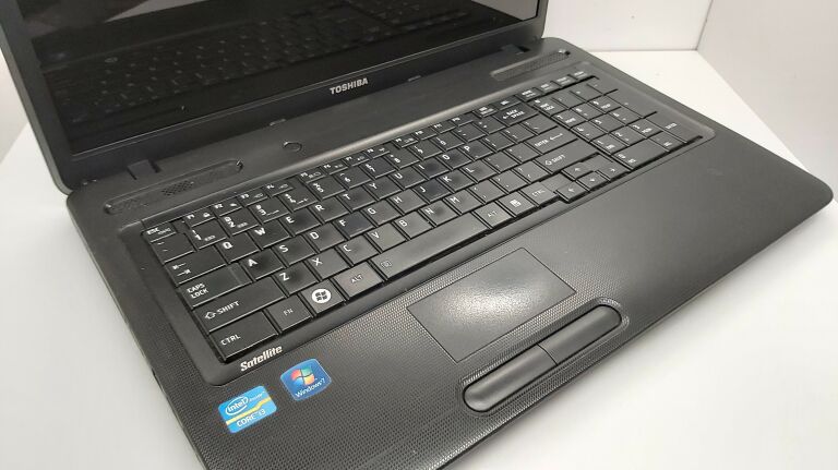 LAPTOP TOSHIBA SATELITE C675 - INTEL I3/2GB/500GB
