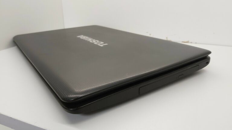 LAPTOP TOSHIBA SATELITE C675 - INTEL I3/2GB/500GB
