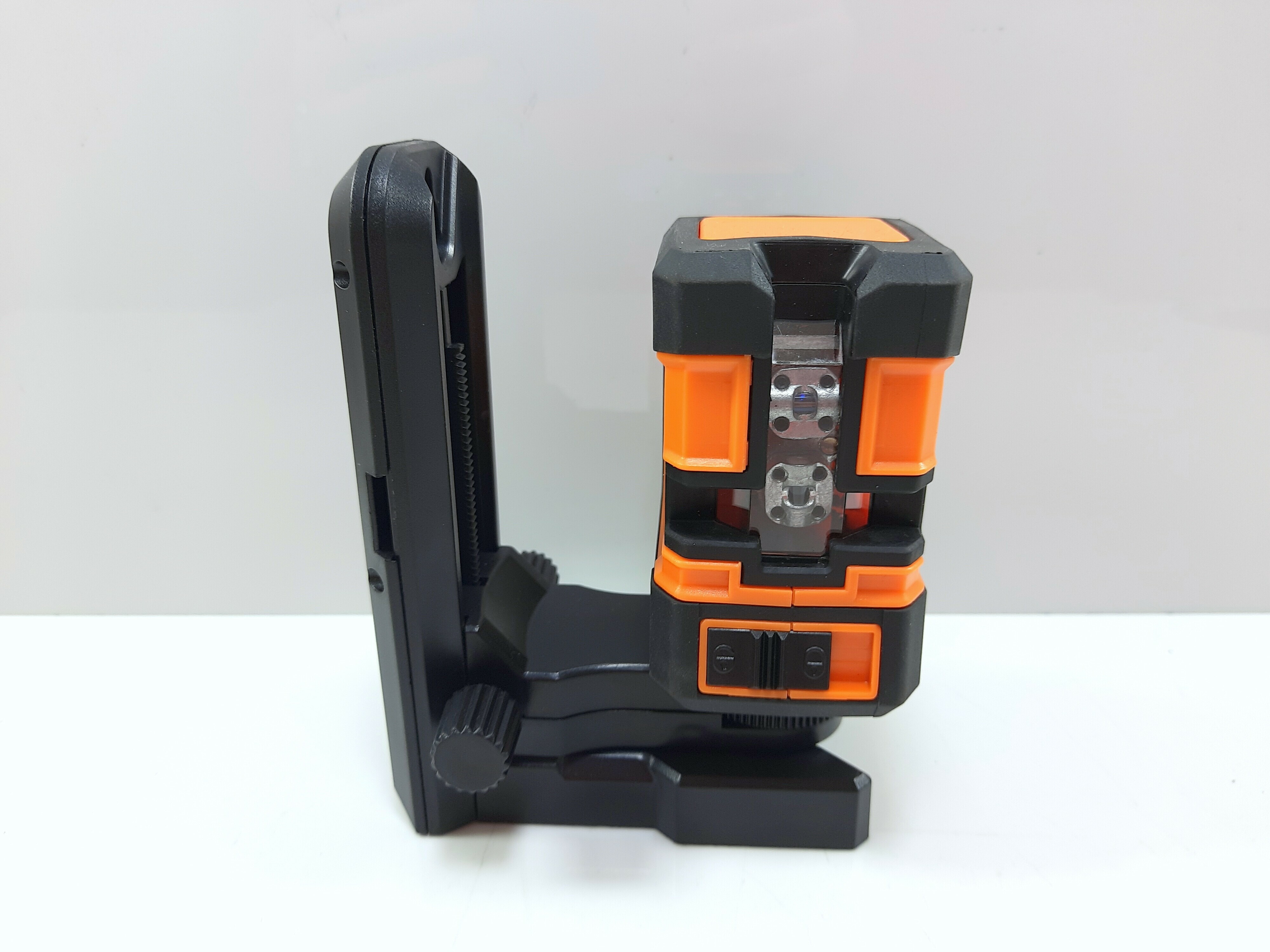 laser-krzyzowy-neo-tools-75-107-uchwyt-jaknowy-maksymalny-zasieg-pracy-20