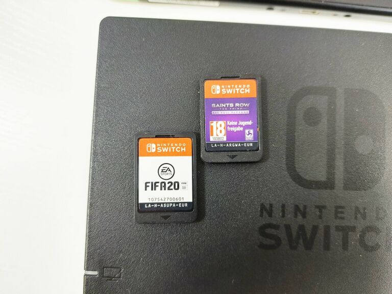 KONSOLA NINTENDO SWITCH + 2 GRY + ZAS