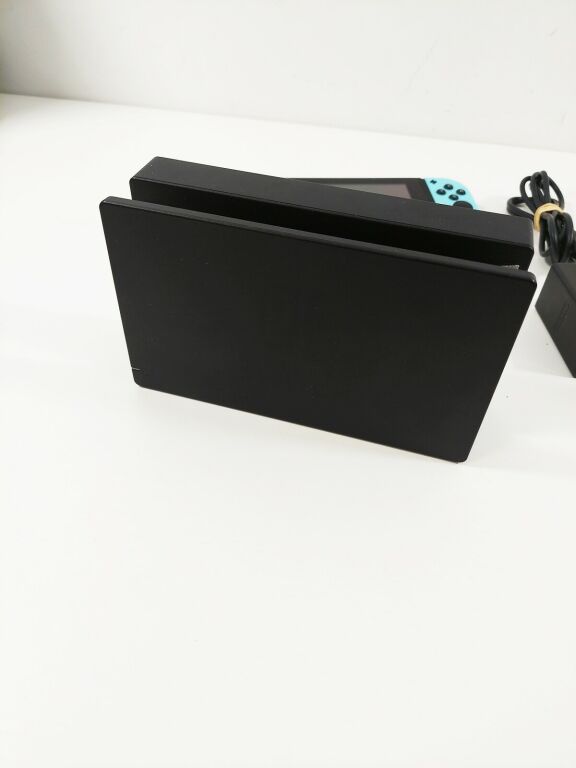 KONSOLA NINTENDO SWITCH + 2 GRY + ZAS