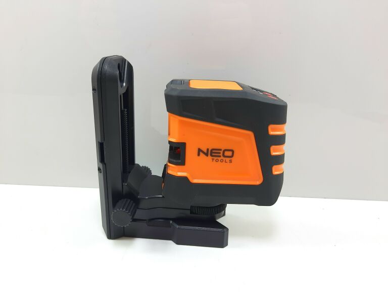 laser-krzyzowy-neo-tools-75-107-uchwyt-jaknowy-stan-uzywany