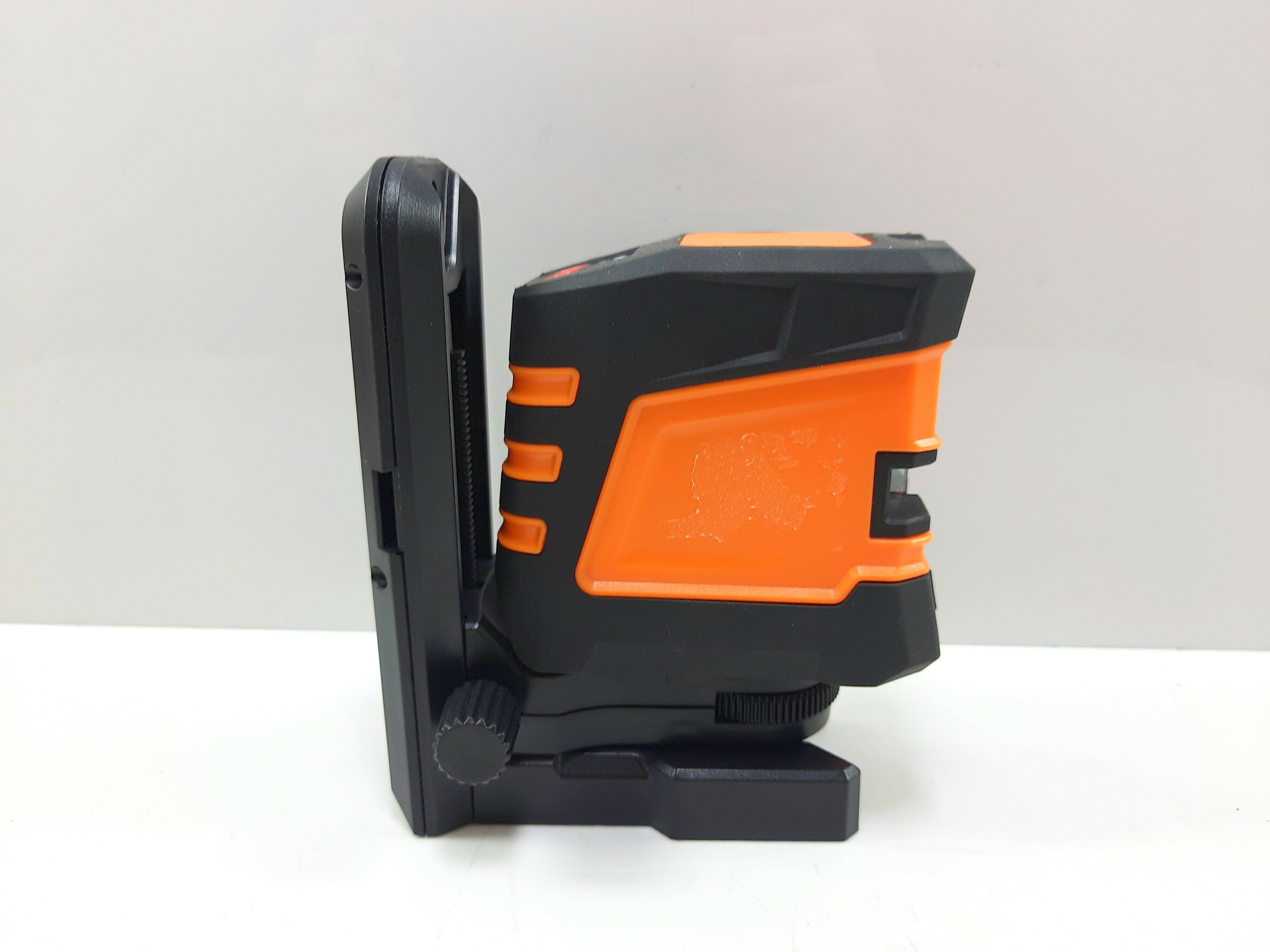 laser-krzyzowy-neo-tools-75-107-uchwyt-jaknowy-marka-neo-tools