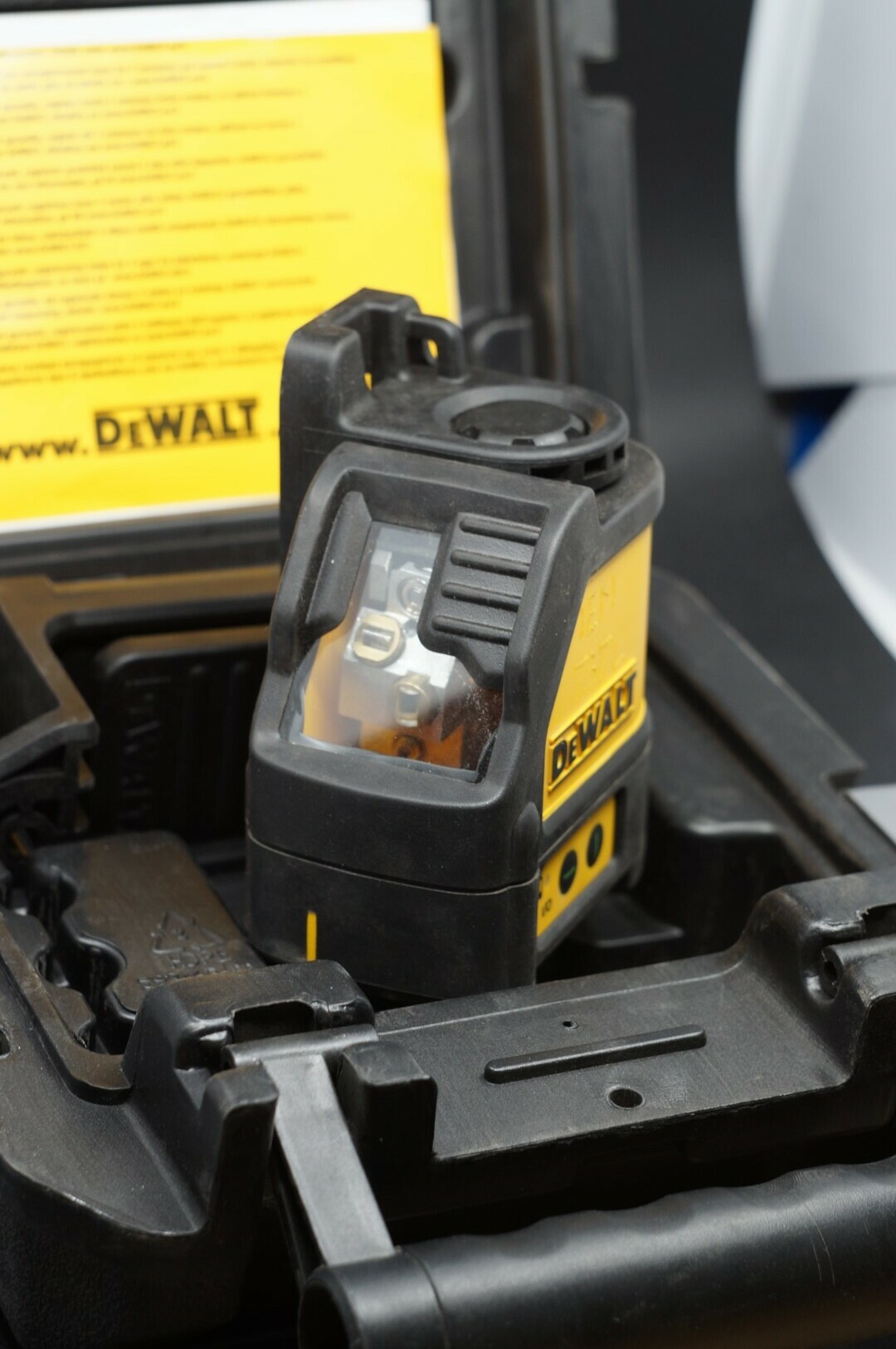 laser-krzyzowy-dewalt-dw088cg-walizka-glowna-9-walbrzych