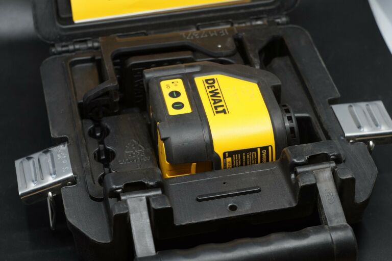 laser-krzyzowy-dewalt-dw088cg-walizka-maksymalny-zasieg-pracy-20