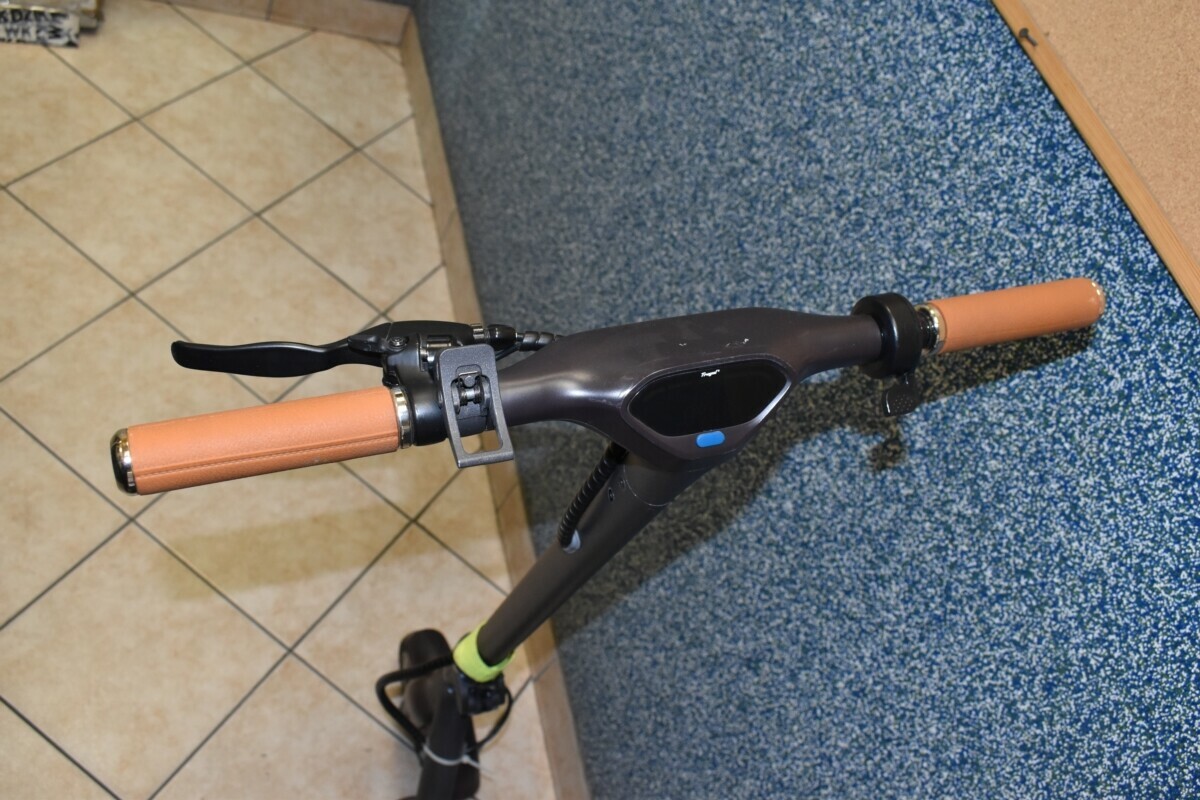 hulajnoga-elektryczna-frugal-clever-250w-kolor-czarny