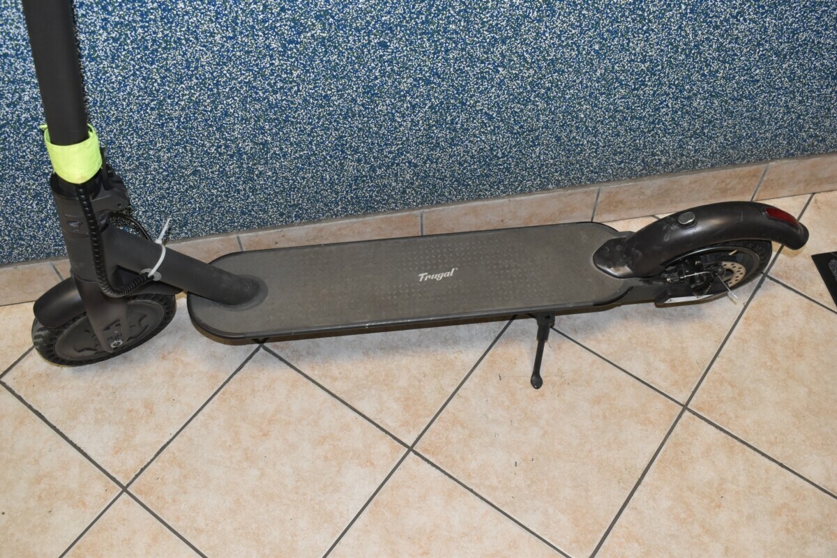 hulajnoga-elektryczna-frugal-clever-250w-marka-frugal