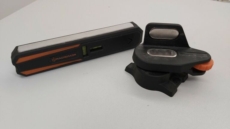 MAGNETYCZNA POZIOMICA LASEROWA MAGNUSSON
