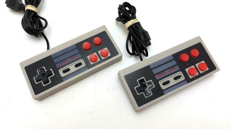 KONSOLA CLASSIC NES MINI GAME (STACJA, PADY)