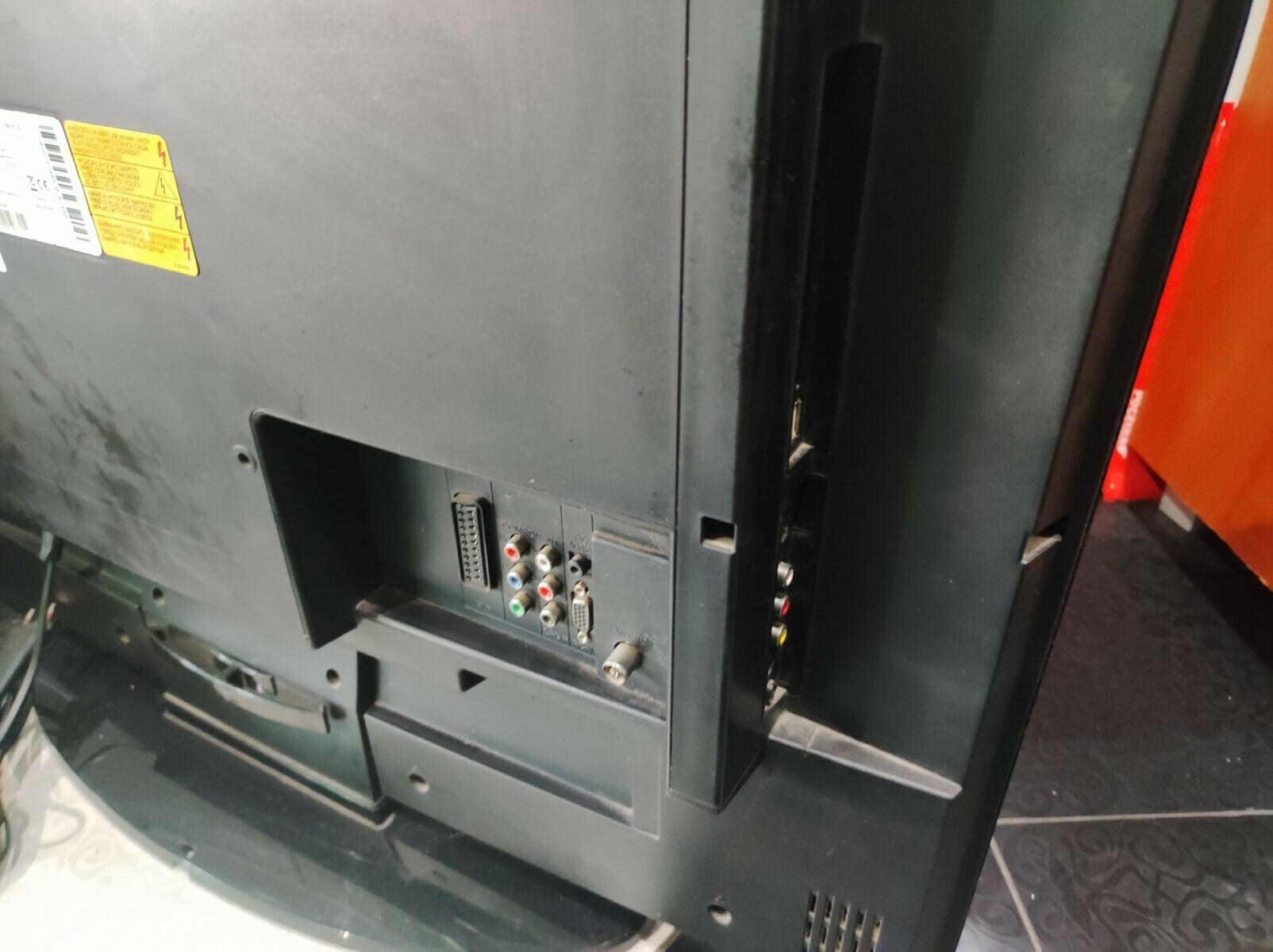 telewizor-grundig-32-6951-bez-pilota-przekatna-ekranu-cale-3200