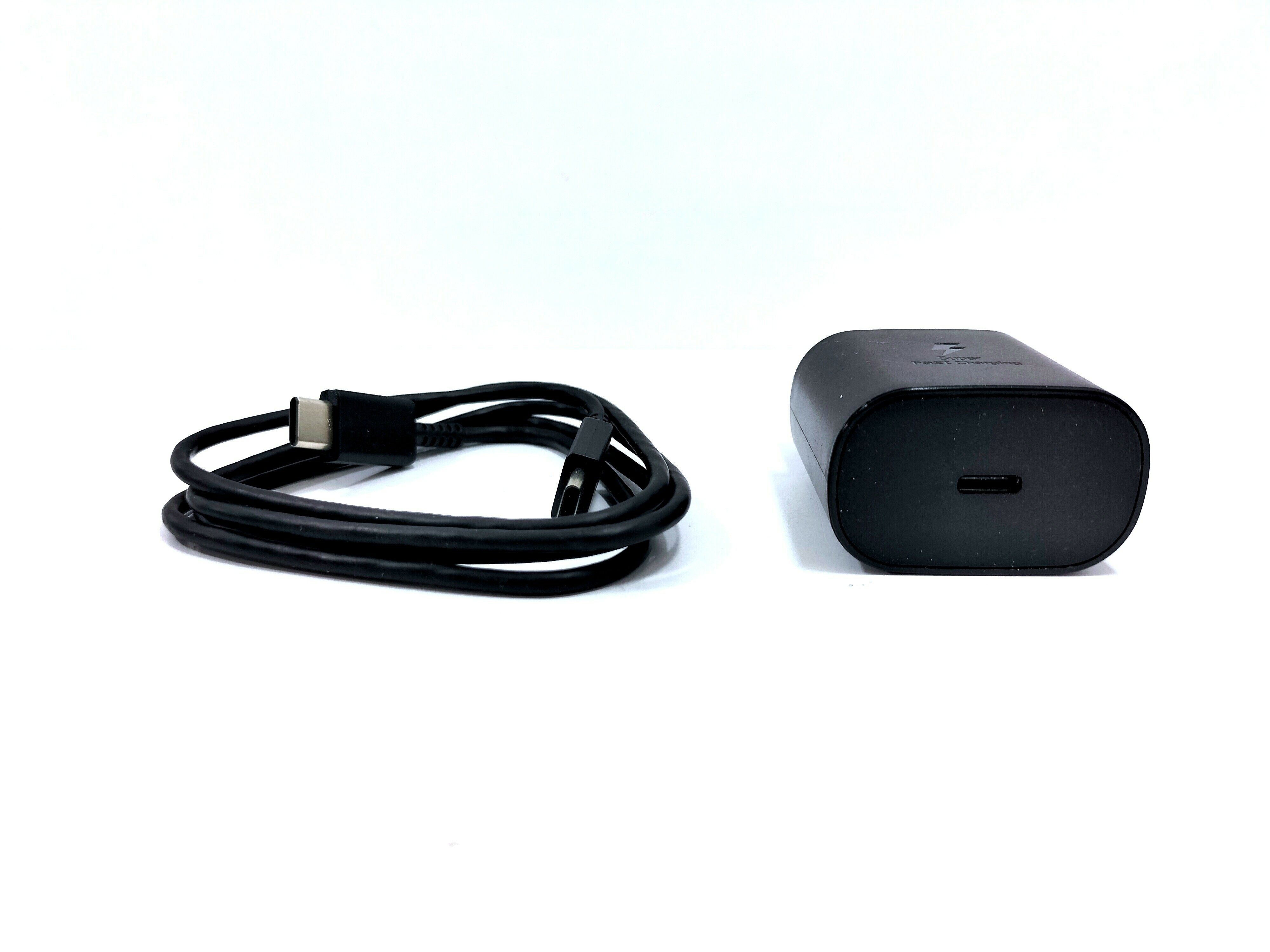 ladowarka-z-kablem-usb-c-c-rogera-slawskiego-19-wiechowicza-poznan-x