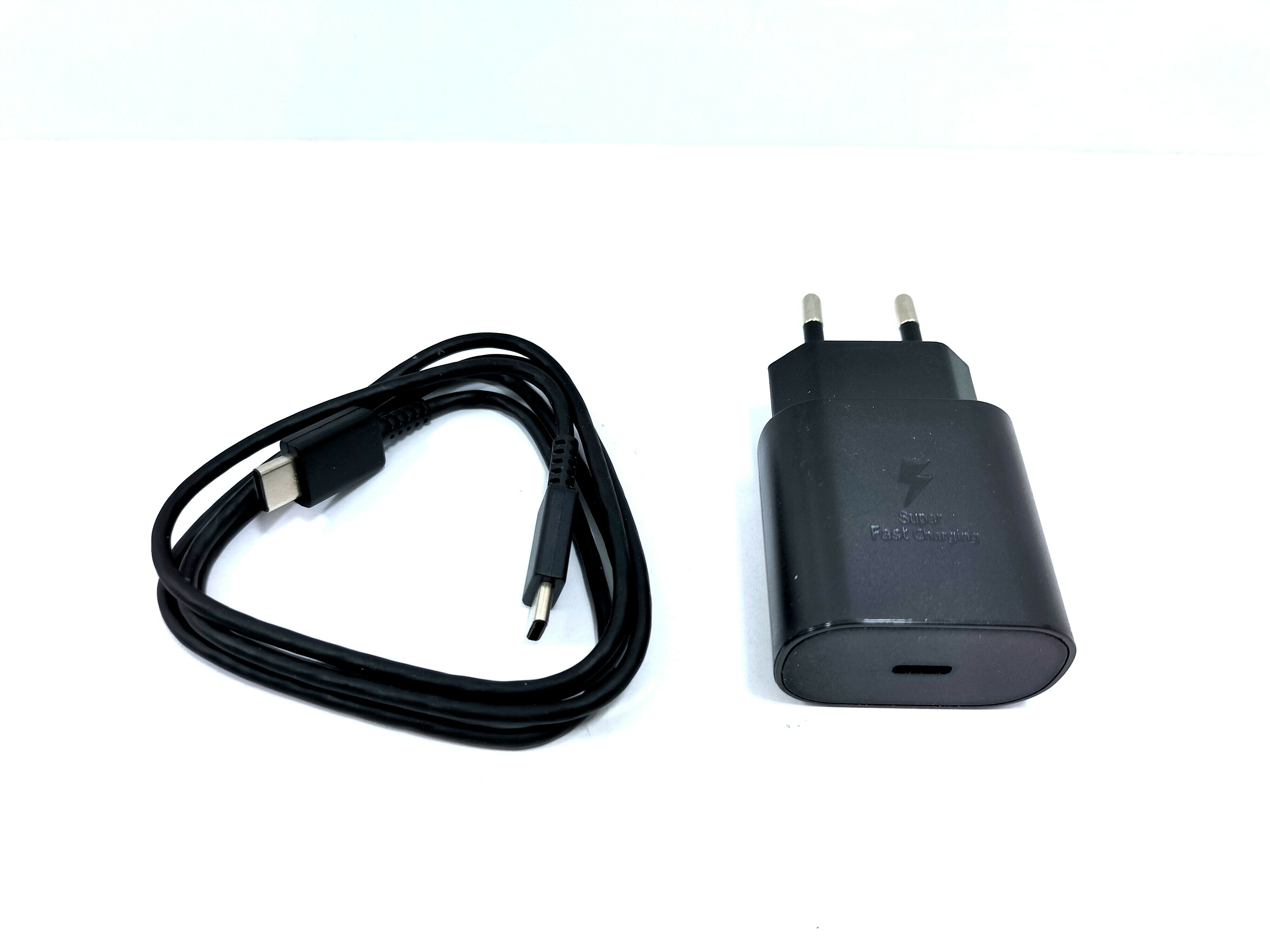 ladowarka-z-kablem-usb-c-c-ean-gtin-009438507976