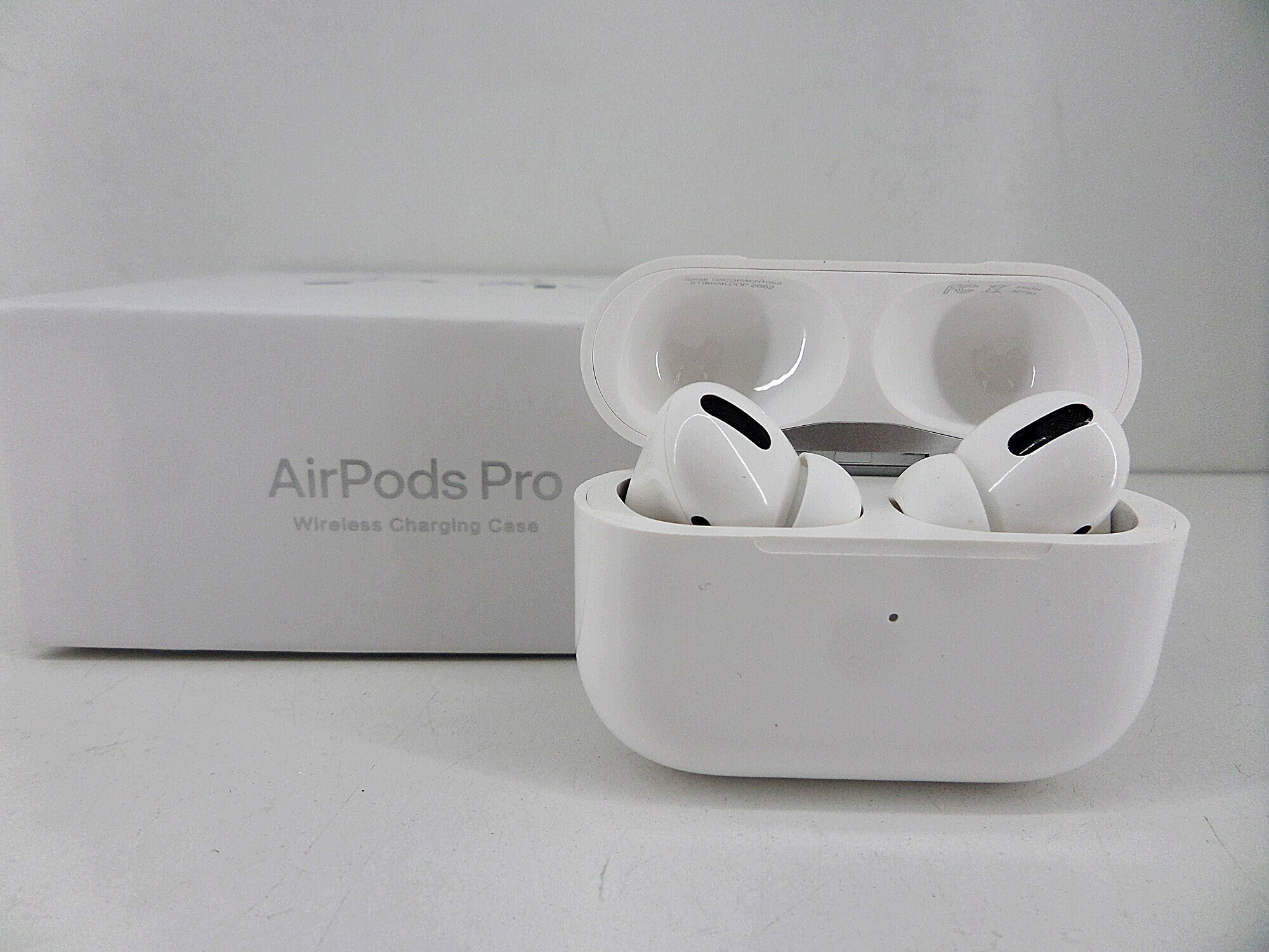sluchawki-apple-airpods-pro-a2083-a2084-pilsudskiego-8-konskie-unico