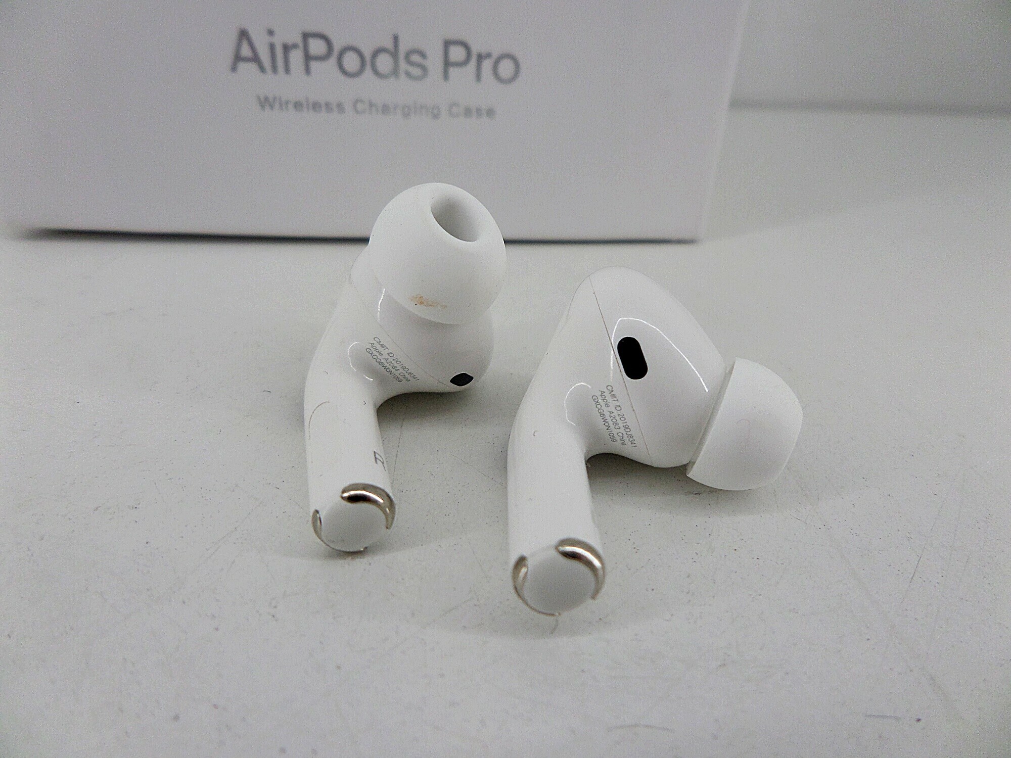 sluchawki-apple-airpods-pro-a2083-a2084-model-a2083-a2084