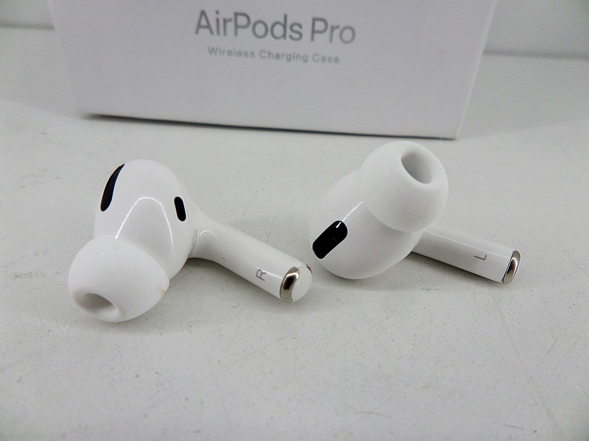 sluchawki-apple-airpods-pro-a2083-a2084-marka-apple