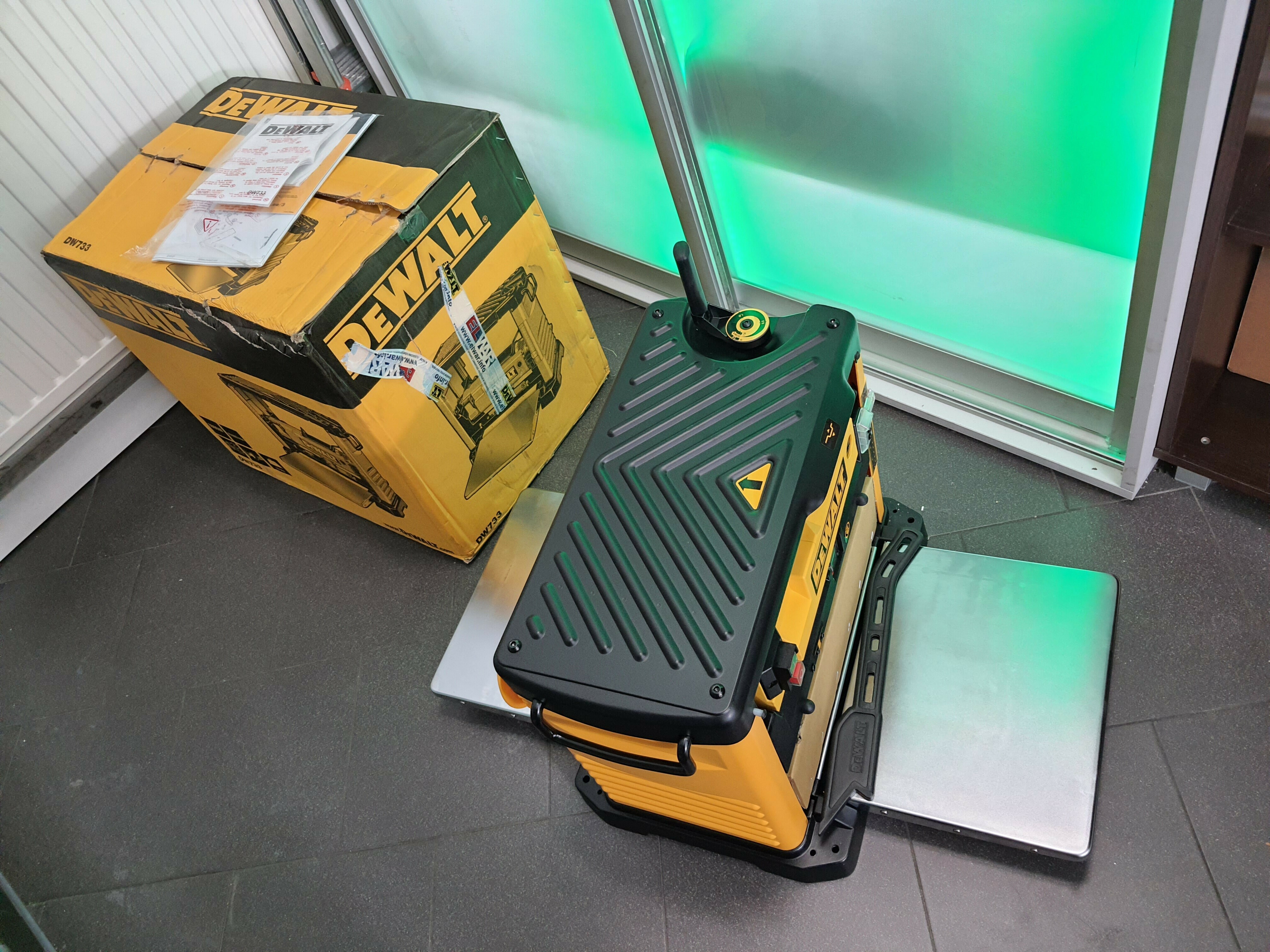 strugarka-grubosciowka-dewalt-dw733-1800w-faktura-szerokosc-strugania-317