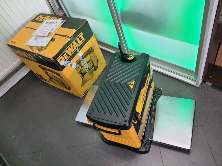 STRUGARKA GRUBOŚCIÓWKA DEWALT DW733 1800W FAKTURA