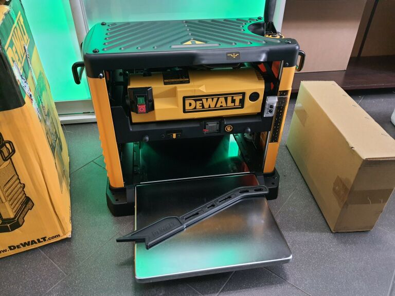 STRUGARKA GRUBOŚCIÓWKA DEWALT DW733 1800W FAKTURA