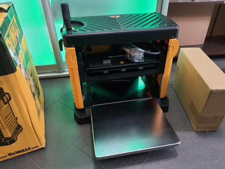 STRUGARKA GRUBOŚCIÓWKA DEWALT DW733 1800W FAKTURA