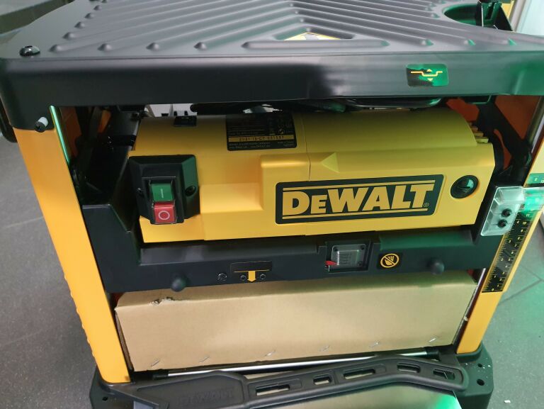 STRUGARKA GRUBOŚCIÓWKA DEWALT DW733 1800W FAKTURA