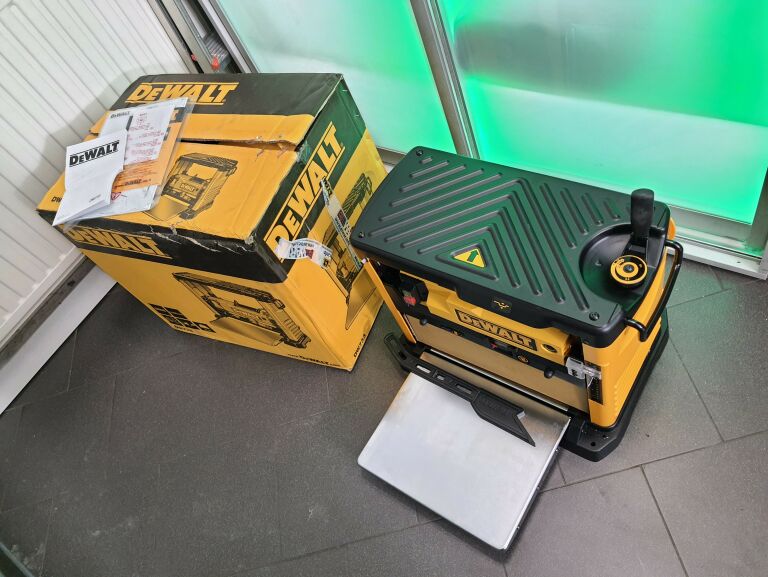 STRUGARKA GRUBOŚCIÓWKA DEWALT DW733 1800W FAKTURA