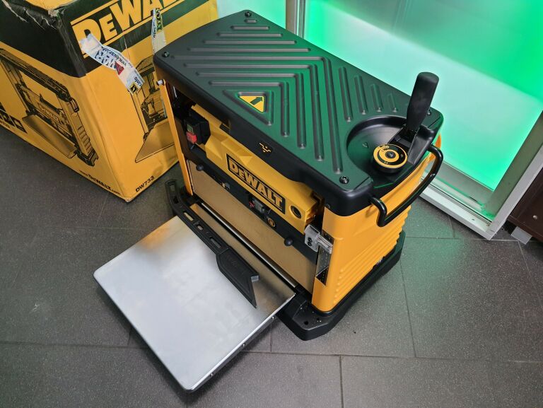 STRUGARKA GRUBOŚCIÓWKA DEWALT DW733 1800W FAKTURA