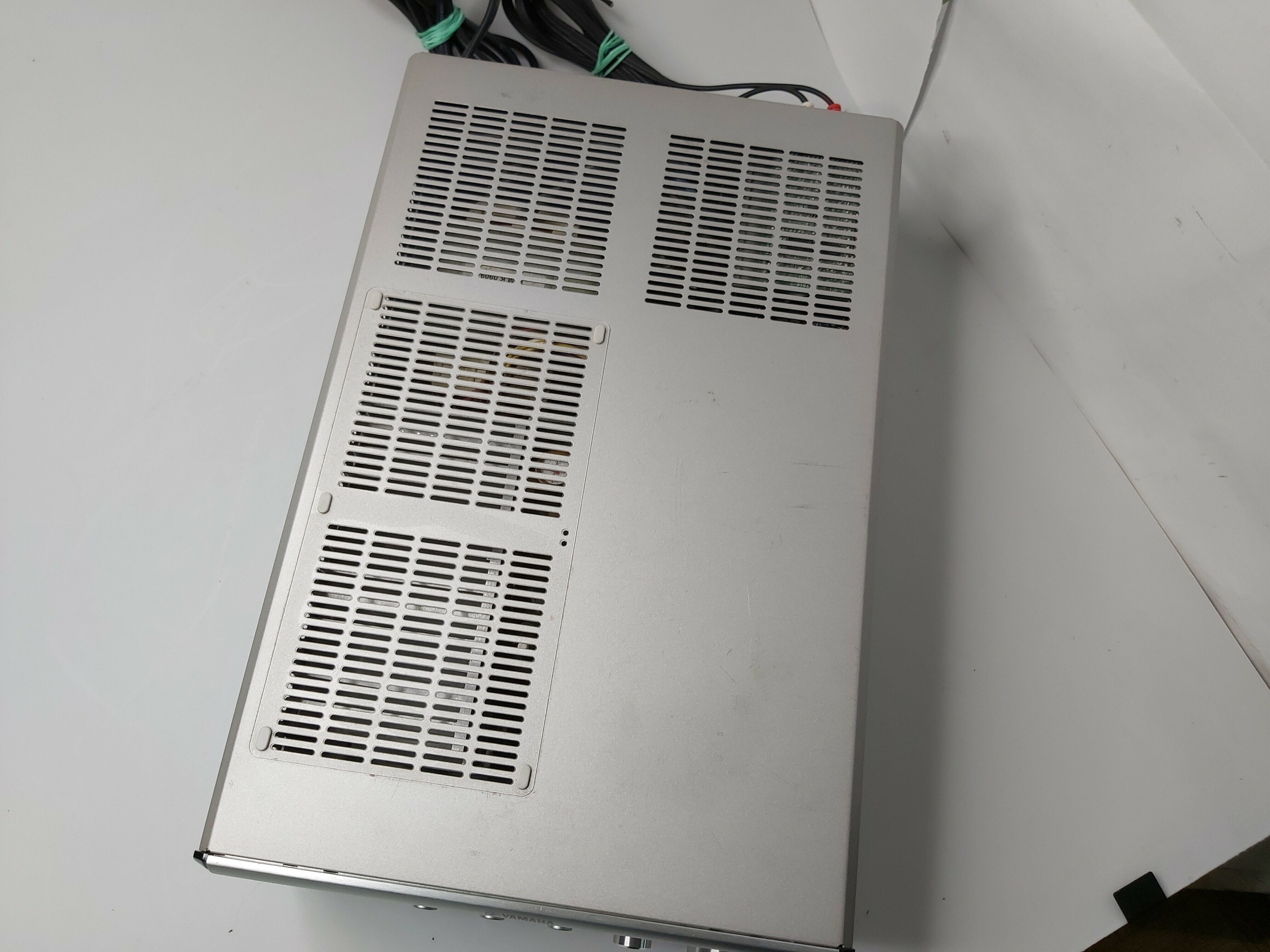 amplituner-yamaha-rx-e410-model-rx-e410