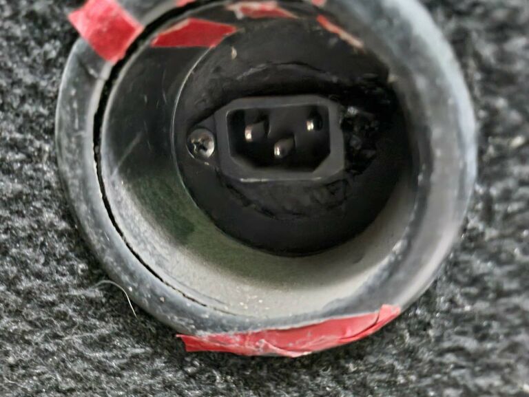 kolumna-aktywna-behringer-2200-w-kod-producenta-b615d