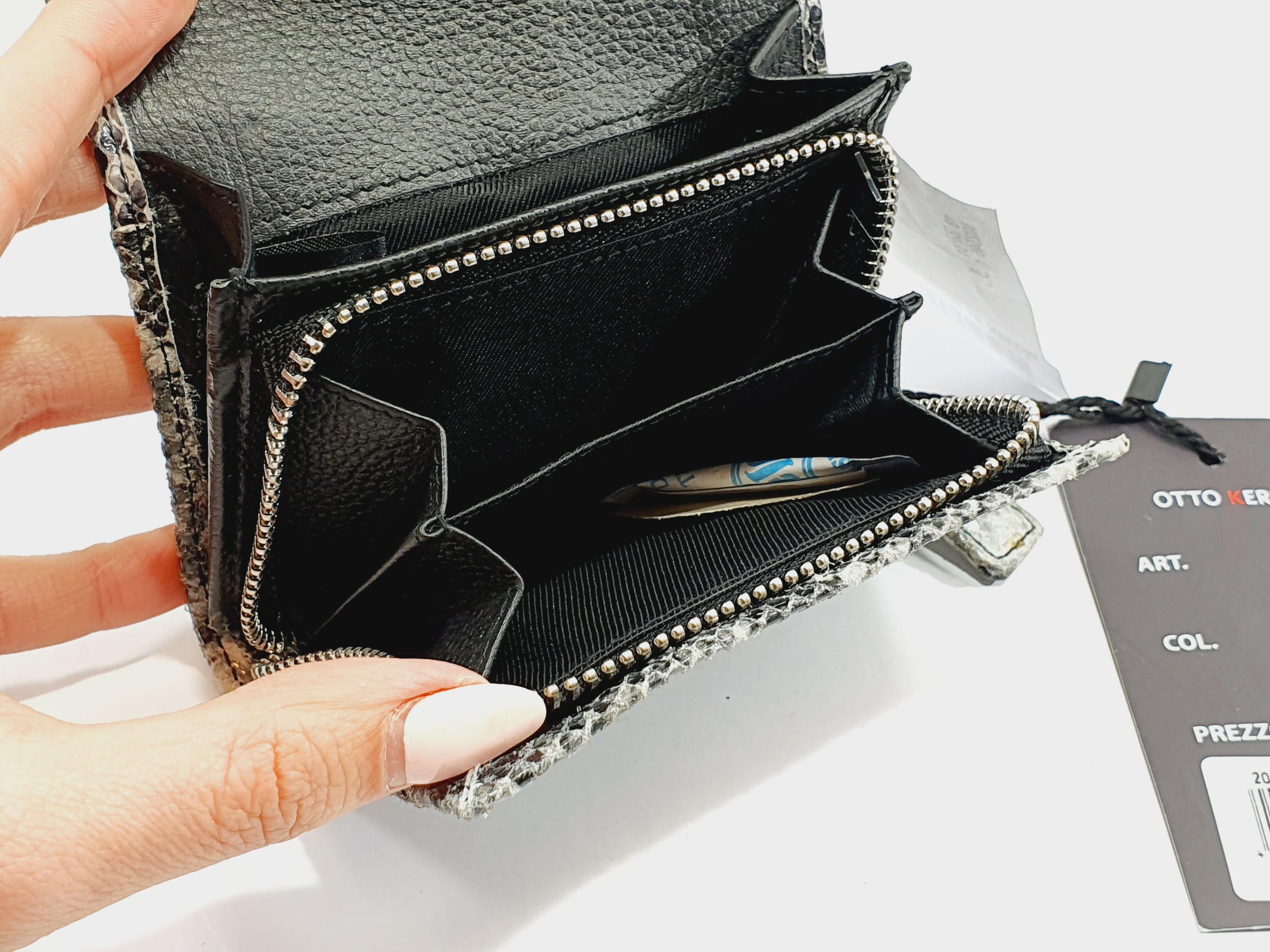 maly-poprtfel-otto-kern-berlin-skora-kolor-srebrny