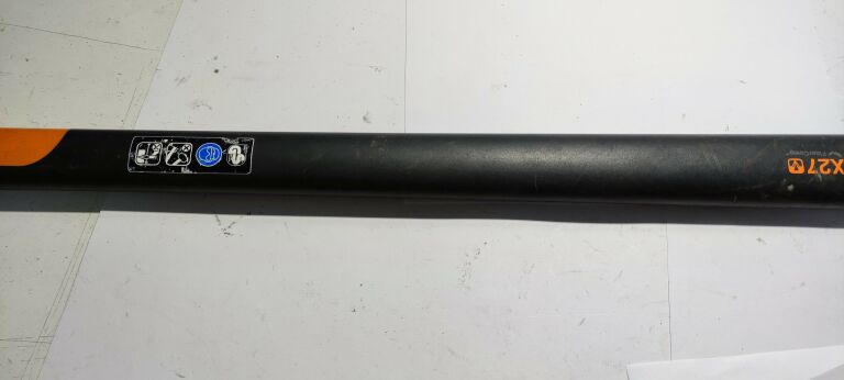 siekeira-fiskars-x27-wyzabkowane-ostrze-stan-uzywany