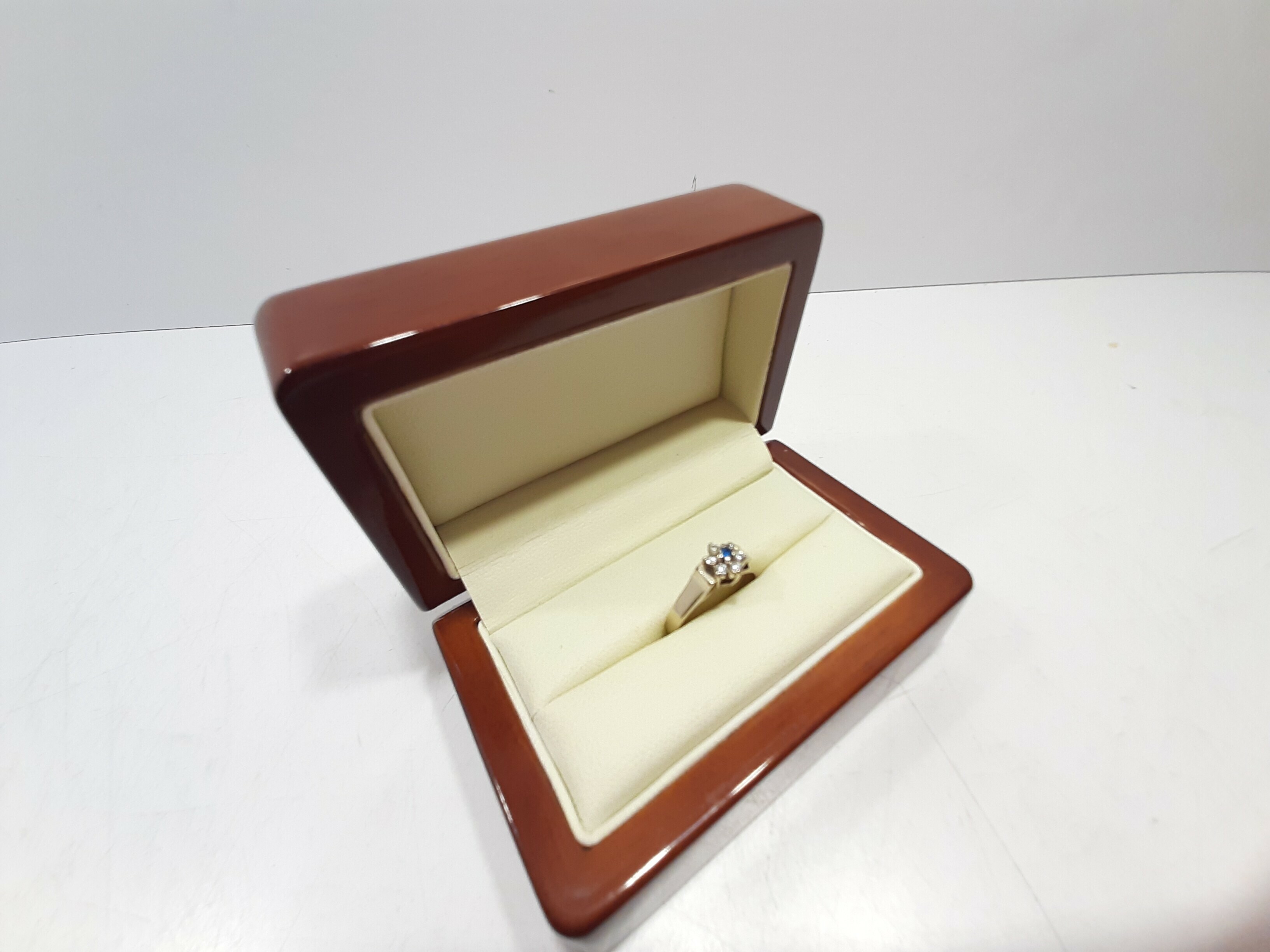 pierscionek-biale-zloto-209g-585-wojska-polskiego-112-swiecie