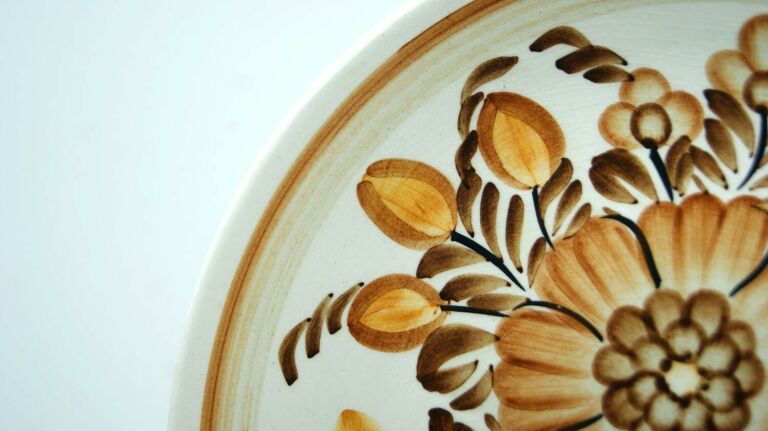 KWIECISTY TALERZ PORCELANOWY DO ZAWIESZENIA KOŁO
