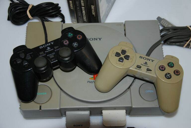 KONSOLA PLAYSTATION 1 SCPH-1002 + GRY + PADY